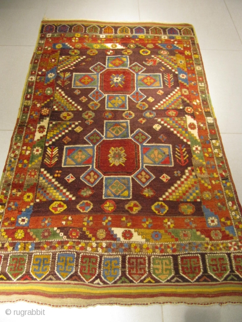 ref: S300 / Bergama Anatolianantique rug, 19th century, perfect repaired condition
size: 205 X 130  /  6' X 4'             