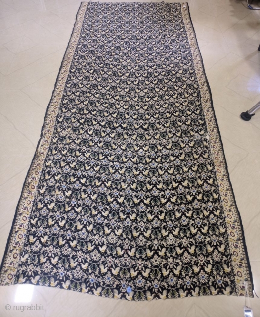 RARE ANTIQUE GARA SAREE FROM INDIA dating 1850. ITS IN VERY GOOD CONDTION AND RARE PATTERN WITH ALL OVER birds. It measure 107 inches by 45.5 inches.very good colours.
    