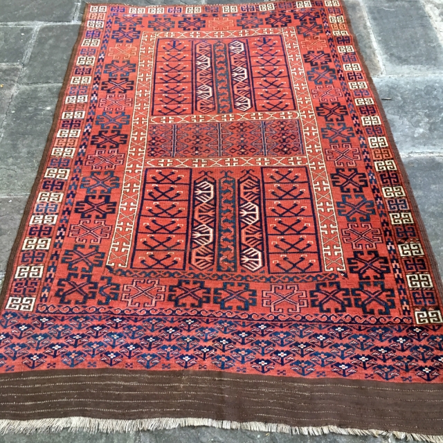 Mid 19th C Antique Ersari Turkmen Ensi Rare 4'4"x6'7" Collectors Piece

As my Akstafa this exceptional Ensi Ersari was part of a private Collection in DC area

Knots assymetric open to the left
Warps :  ...