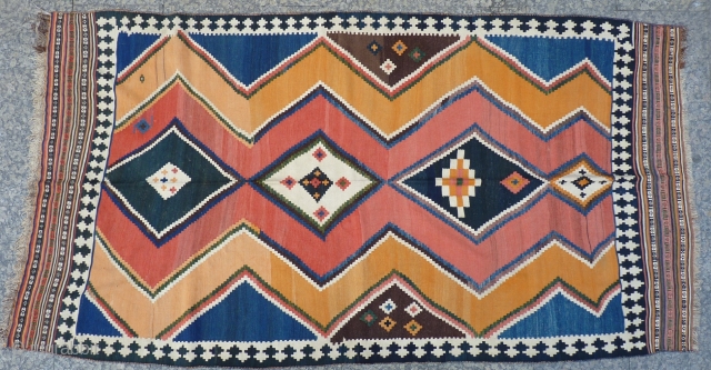 Large Qashqai kilim with strong graphics, all natural colours, each romb with a different pattern, 280x152 cms.                