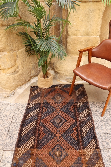 A very unusual Mushwani rug that carries the hooked design into the border. The rug has the traditional Mushwani design in natural colour indigo blue, terracotta and undyed white wool. Low overall  ...