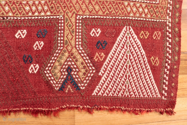 A kilim from the Obruk region, very finelly woven combining plain weave with cicim technique. The desing is composed of a well organised central field with two asimetric borders, both in terms  ...