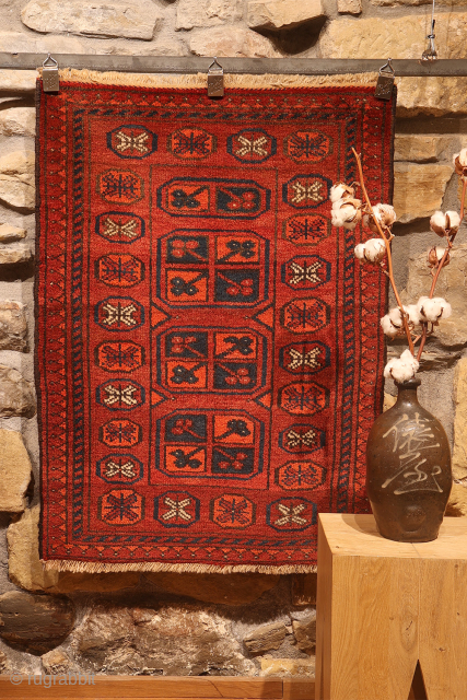 A very cute antique Ersari rug where the weaver has woven three and and half güls in the central field. Being a nomad, she designed the rug in her head and obviously  ...