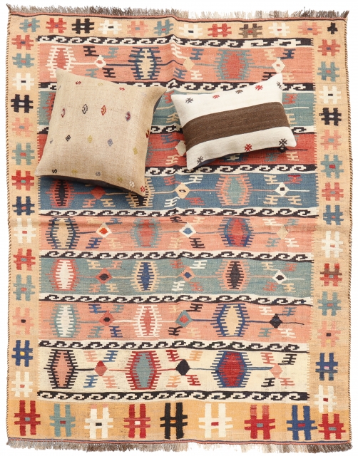 A lovely Qashqai kilim with a great range of natural dyed colours and unusual design and border. (K1910379), 194x152 cms. You can buy it directly from our web: https://nomada.biz/en/producto/antique-qashqai-kilim-from-iran-194x152-cms/    