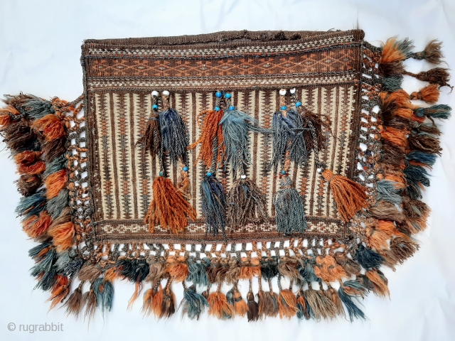 Afghan Belouch bag, 41x57cms (60x90cm approx. incluiding braiding). Attractive authentic nomadic bag in excellent condition, ideal for use a cushion or as a wall hanging. Highly skilled floating weft technique to front  ...