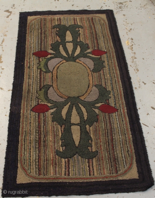 Nice antique American hook rug size 220cmx110cm.
in good condition.                        