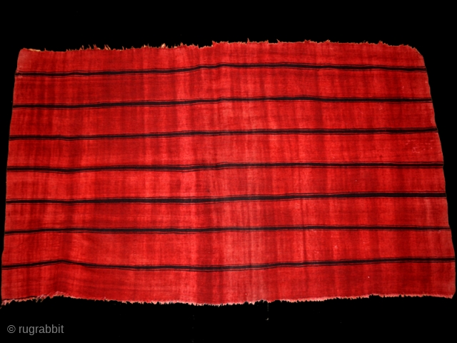 Woman's shawl Ajar cod. 0554. Wool, cotton, traditional dyes. Gafsa area. Tunisia. Early 20th. century. Very good condition with some very small holes. Cm. 90 x 140 (3' x 4'7").
The Ajar is  ...