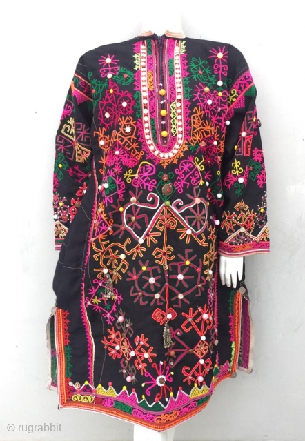 Tribal Kohistan valley hand embroidered vintage woman dress 
In excellent condition, no damage , no discoloration  , no odour or bad smell.          