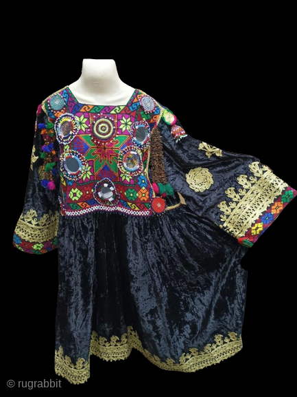 Tribal Pashtun nomadic Kuchi vintage velvet dress 
Finely hand embroidered , in excellent condition 
Measurements are 
Length 
44 inches 
Bust 44 inches 
Sleeve length 19 inches       