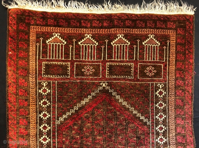 Antique beluch rug in good condition ,

 124 x 82 cm                      
