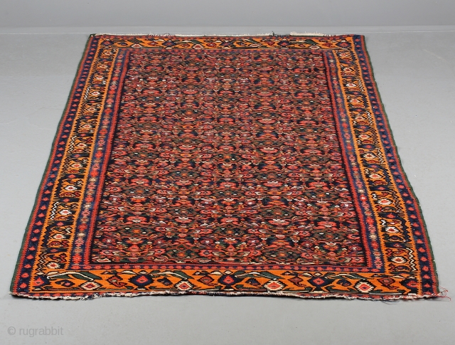 Senneh kilim with a happy border. 
Size 2,02 x 1,34 meters 

                     