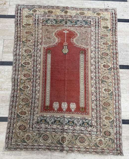 Late of the 19th Century Ghördes Prayer Rug, size 120x170 cm. 

metinrug77@gmail.com                     