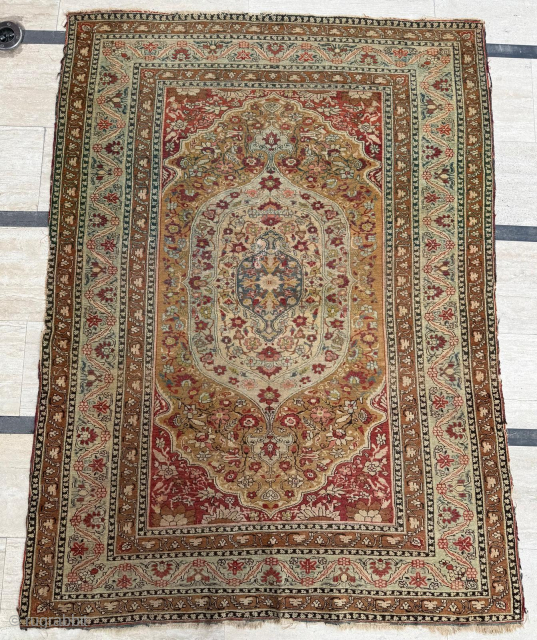 19th century Anatolian Fertek Rug. Size 134 x 180 cm.
metinrug77@gmail.com                       