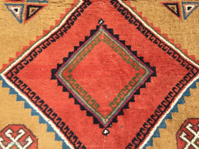 Old Gabbeh with nice dyes
no repair good condition
Size: cm. 210*130                       