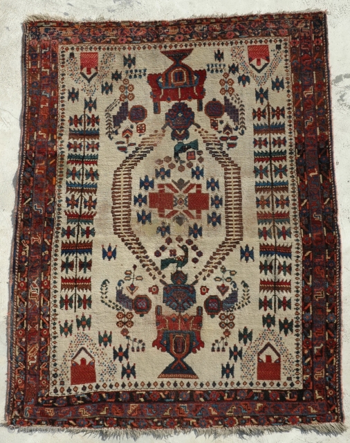 An Antique Afshar rug 19th century
old repaired, you can see on picture 5 and 9.
size is 152 x 118 cm.             