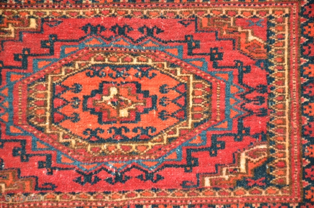 Tekke Mafrah 1900, rich colours, top qualitiy, just like tissue.
size is 104 x 48 cm or 3.5 x 1.8 ft             