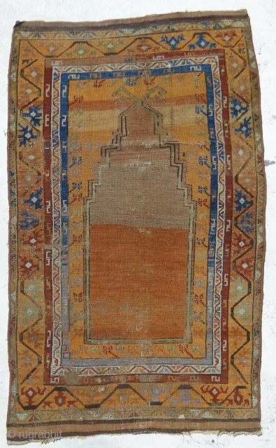 An Antique Anatolian prayer rug size is 154 x 94.                       