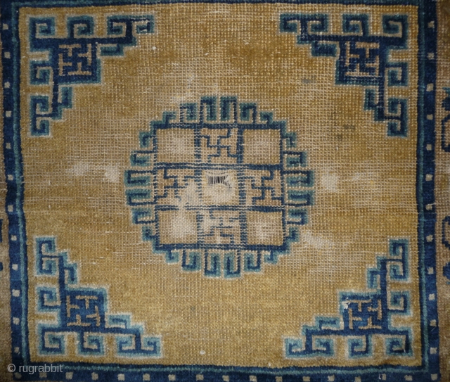 finely woven ningxia square. velvety pile, very nice yellow-blue balance. china. late 18th c. 65x 68cm.                 