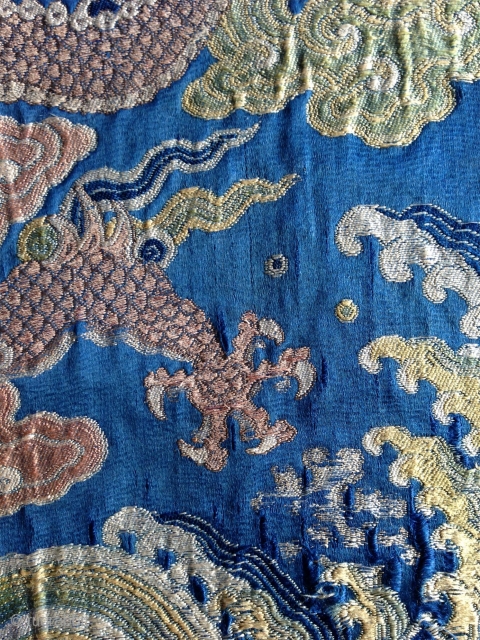 fragment of a first half 18th century imperial silk robe.a small fragment but  the quality of the material, weave , colors and handle  is fantastic,; a rare document, not expensive.  ...