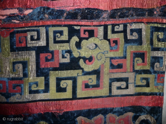 chinese impererial silk velvet carpet fragment, not im imperial condition! seems to have been mounted and used as a saddle bag. good early recycling! 17/ 18th century, china. 63x 190cm. need some  ...