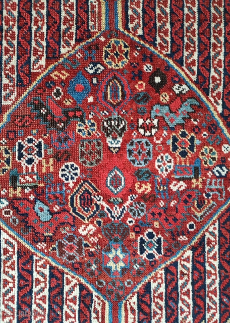 Beautiful antique Khamseh with great colours and silky soft wool
199 x 121 cm. Very good condition.                 