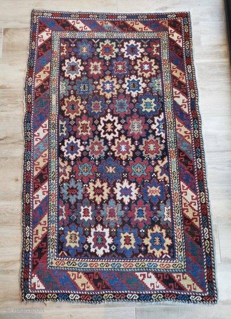 Flower Shirvan in good condition with just a little loss from the ends.
168 x 104cm                  