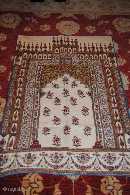 Beautiful Old Persian Kalamkar in very good condition, very nice colors, the size is 130/90 cms.                 