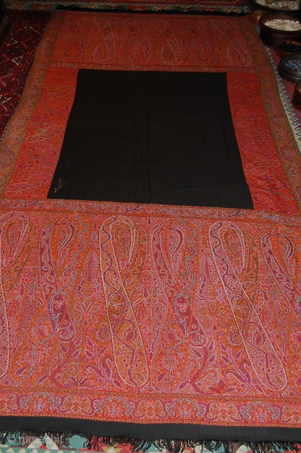 Beautiful 19th century Indian shawl, in great condition, signed piece, very fine embroidery, an entact black center, beautiful colour.              