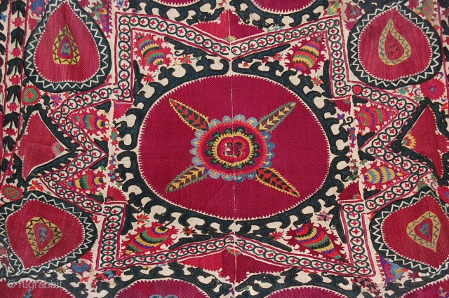 beautiful old end of 19th century suzani, in good condition, very long size more than 3meters long, very fine embroidery and beautiful colours          