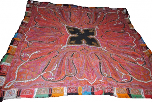 Exceptional Indian Pieced shawl, Hand embroidered, great condition, very nice designe and fresh colours, the size is about 190/190.              