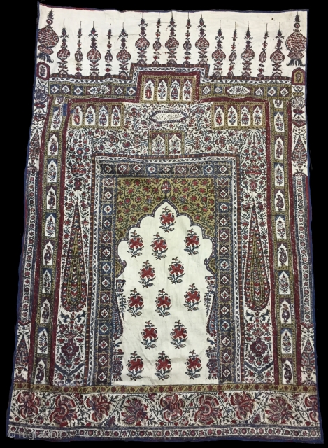 Persian Esfahani printed cotton qalamkar from late 19th century.
Size is 87x130cm. It’s in very good condition.                 