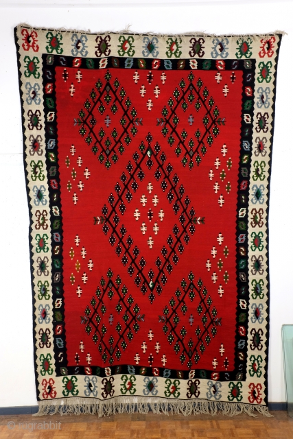 Great 'Sarkoy' kilim. Bulgarian, early 20th century, 30ies. 
Clean no staines in perfect condition. 280 x 194 Cm. .3 feet x 6.5 feet. 
These big area kilims are always thick and thight  ...