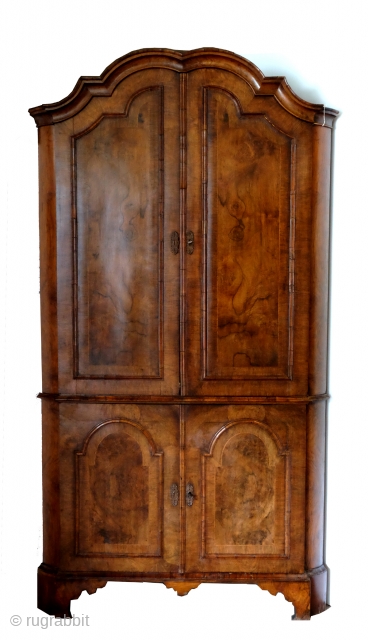 Beautiful burr walnut on oak corner cabinet, Dutch 18th century, four doors. In 2 parts. 
high 225 cm. wide 130 cm. needs a wall of 80 cm. 
Transport possible to most European  ...