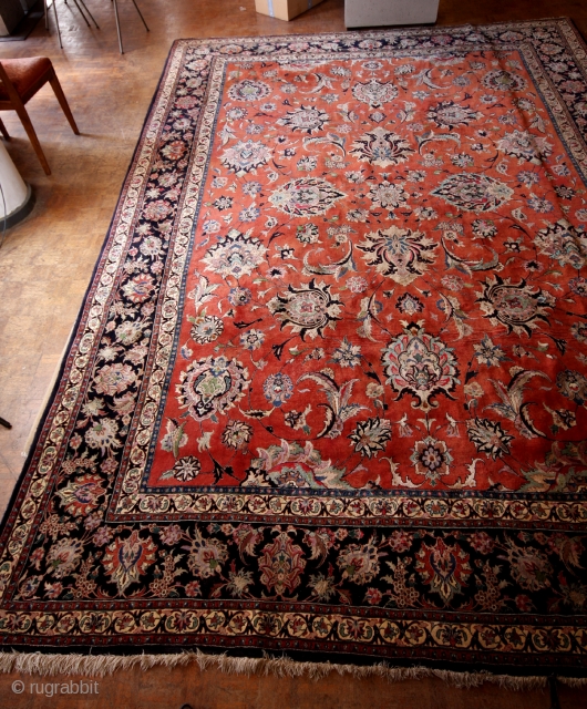 Flower Bidjar, rare, 420 x 300 Cms. 14 x 10 feet. 
great condition. 2 Cms thick! 100 KG. 
The warp is silk. Silk in the wool of the brick red ground. 
The  ...