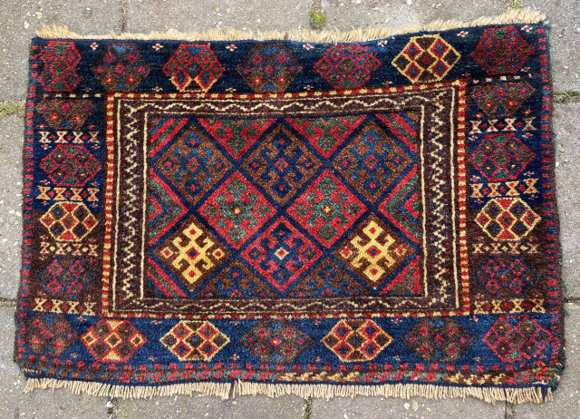 Antique Jaf Kurd bag front, 53 x 82 cm., with full, thick pile and with all natural dyes. robvanwieringen@telfort.nl              