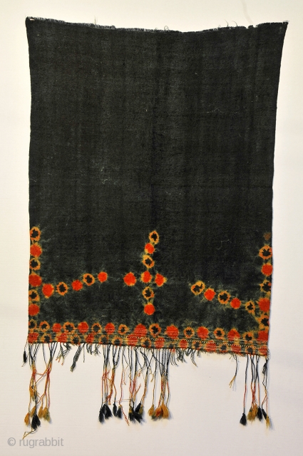 Tunisian Berber tie-dye veil.  Circa 1950-60
Indigo with greenish cast - tie dye in re, orange and indigo
some tassel loss. otherwise fine condition  36 x 27.5 inches - including fringe  