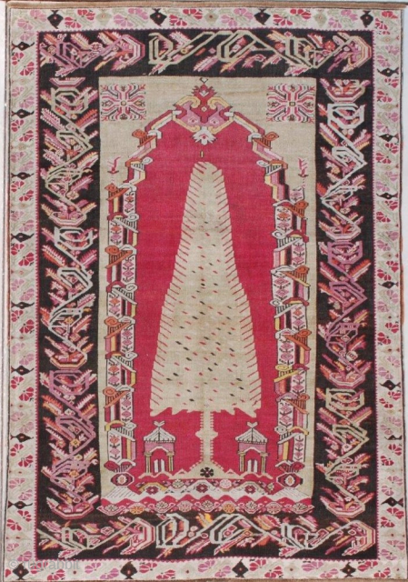 This circa 1830 Melez #7625 measures 4’3” X 6’0” (131 x 183 cm). The second image of the rug is a back shot. Do you see the Lazy Lines along the measuring  ...