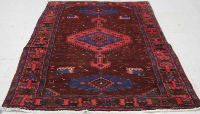 PERSIAN HAMADAN RUG:

Dimensions- 4' 8" x 7' 11"
Market Value $1450                       