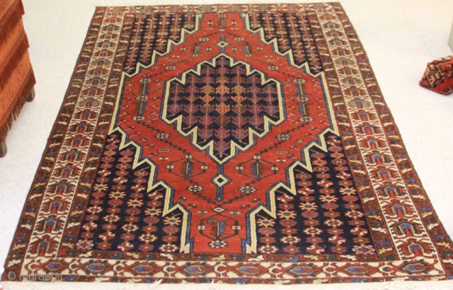 BAKHTIARI WOOL CARPET:

Overall- 4'5" x 6'8"                           