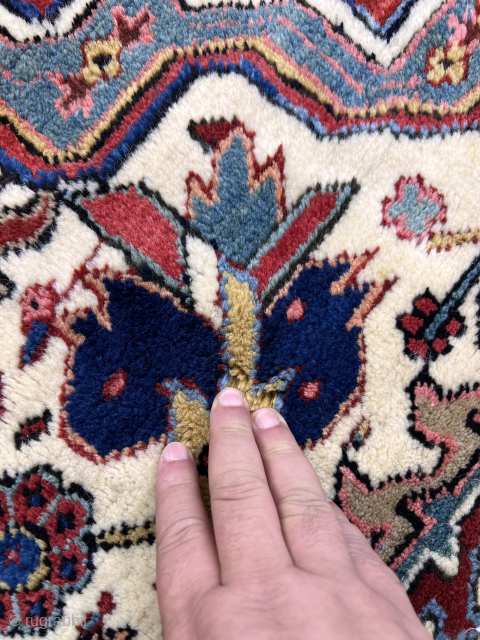 XXL old Heriz Carpet 11’3”x15’11” feet ( 4,85x3,43 cm ) nice pile , nice colors and very nice condition AVAILABLE 
#heriz #anyique #handmade #azarbaijan #persian #lux #homedecor #decor #decoration #homedesign #luxurylifestyle #homedecoration  ...
