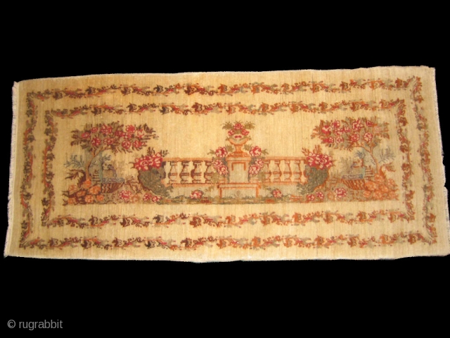 Antique Sivas Zareh Penyamin nice velvety wool that must be touched. It looks a lot like a French court scene similar to old Bessarabian rugs.I think it would be best for it  ...