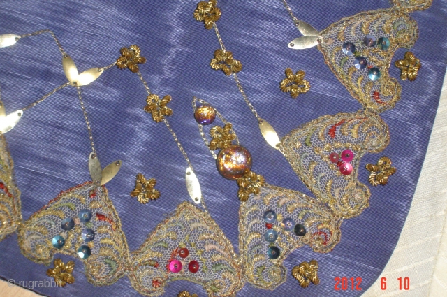  Antique Europian gold/embroidery on silk
90cmx50cm
pazyryk antique                          