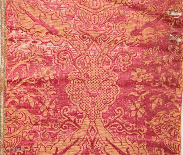 Italian Brocade Fragment 16th/ 17th C.  29 x 130 cm  / 11.4'' x 51.1''                 