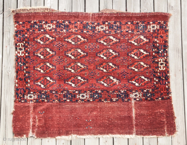 Turkmen Teke Chuval  81 x 100 cm / 2'7'' x 3'3''                     