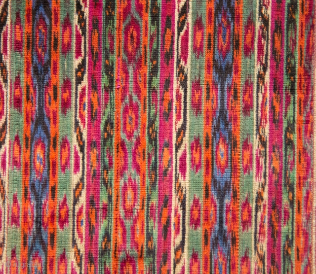 Persian Velvet Ikat 68 x 88 cm                          