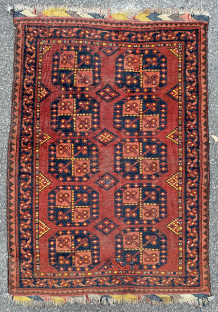 Interesting Beshir small rug with a beautiful yellow color                        