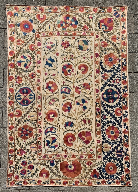 Small Suzani  145x98cm in mint condition, Sartirana Textile Show in Turin from 21st to the 25th October  2020 together with APART, Antiques Fair        