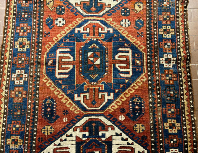 Caucasian rug.
Size 131x236 cm.
For more pics and informations ask: gmpdor@protonmail.com or Whatsapp +393892864446.
I am Luca, from Florence, Italy, eBay id. woso16, Instagram @soulweft          