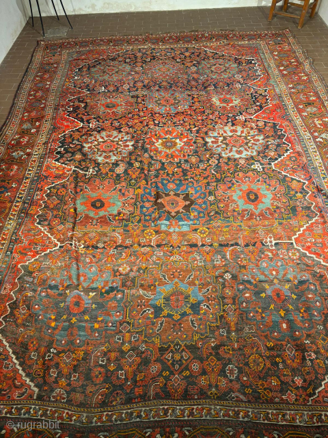 Decorative and unusual South Persia.
Size 420x250 cm
I live in Florence, Italy.
EBay.it "woso16".
For more pics or informations ask gmpdor@protonmail.com or Whatsapp +393892864446            