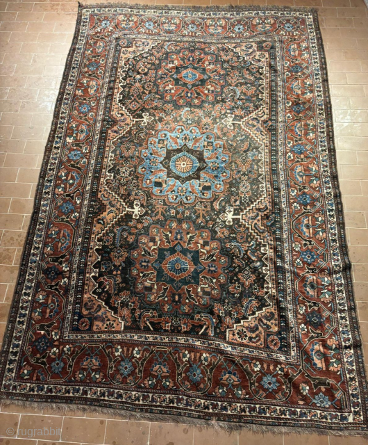 South Persia.
Size 171 x 263 cm.
For more pics and informations ask.
I live in Florence.                   